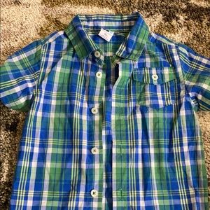 Boys shirt never worn . Smoke free pet free home